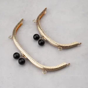دهانه مروارید مشکی هلال طلایی